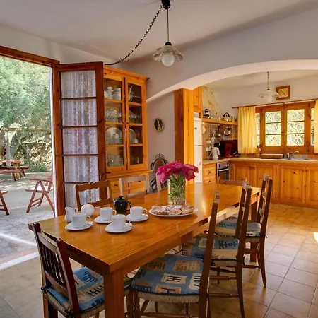 Cala Blanca Sleeps 8 Pool Air Con Wifi *